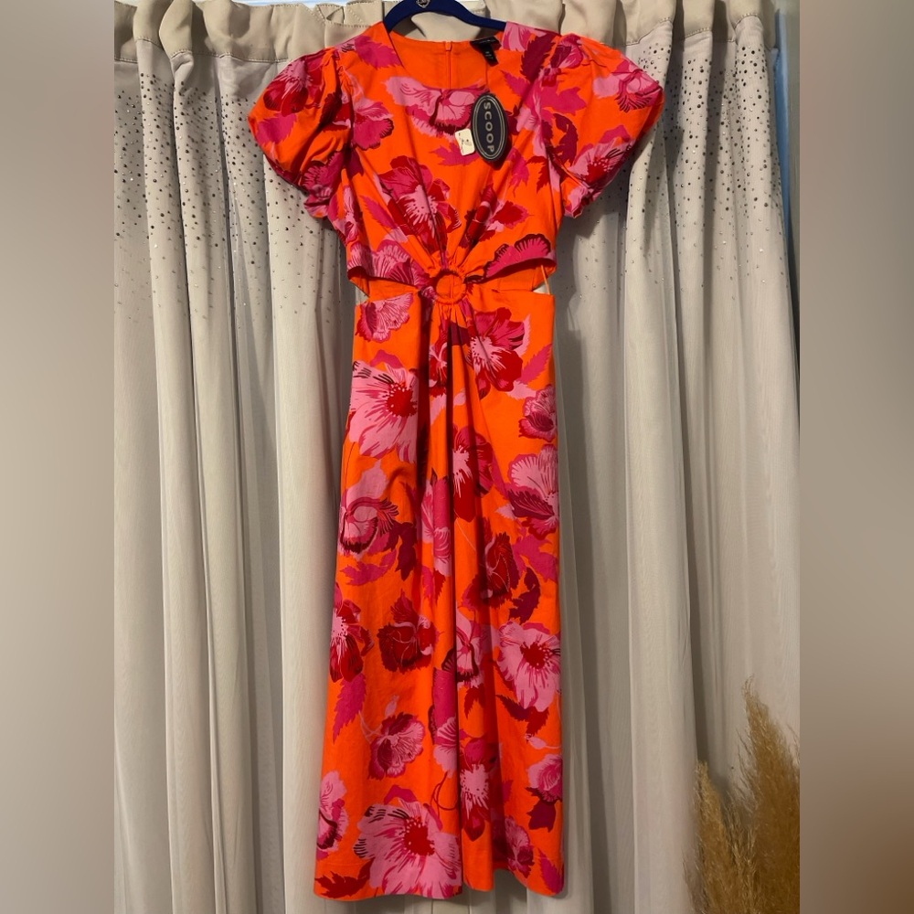 Brand: Scoop
Size: XS (0-2), PTP- 15”, Length- 47”
Color: Orange, pink, purple